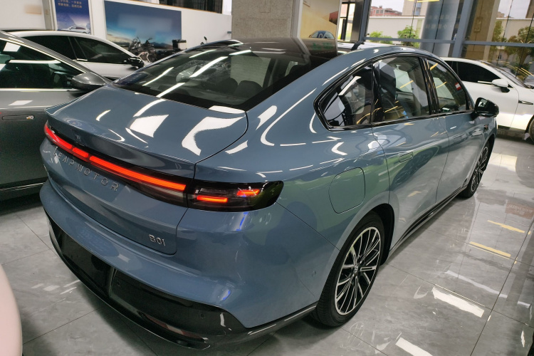 零跑汽车 零跑B01 2025 汽车图片 #8