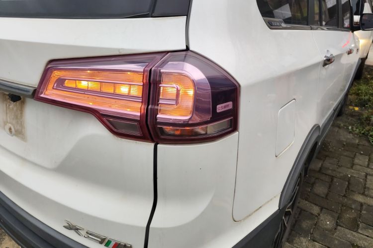 SWM斯威汽车 SWM斯威大虎 2017 #8 SWM斯威汽车 SWM斯威大虎 2017 汽车图片 #8