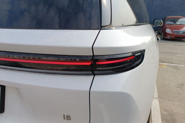 Li i8 2025 image de voiture #8