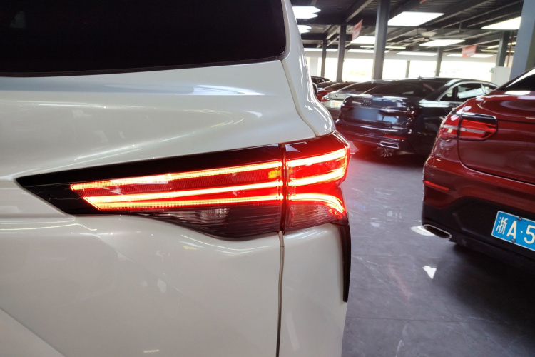 Toyota Granvia 2023 #8 Toyota Granvia 2023 immagine di auto #8