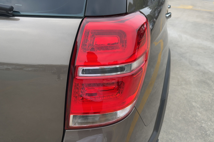 Chevrolet Captiva (Imported) 2016 car image #8