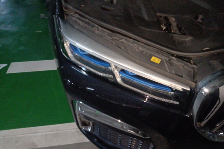 BMW M760Le 2020 car image #8