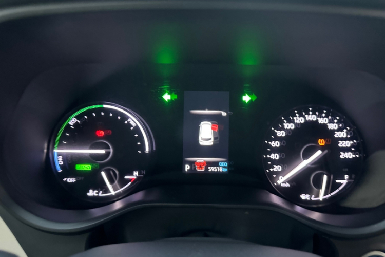 Toyota Granvia 2023 car image #8