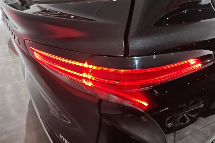 Toyota Granvia 2023 immagine di auto #8