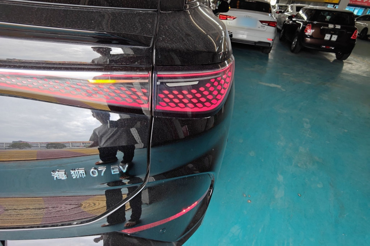 BYD Sea Lion 07 EV 2024 car image #8