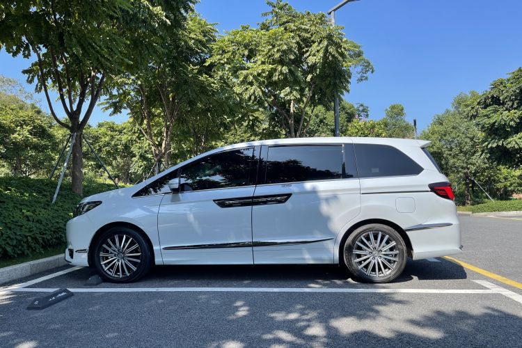 Honda Elysion 2025 car image #8