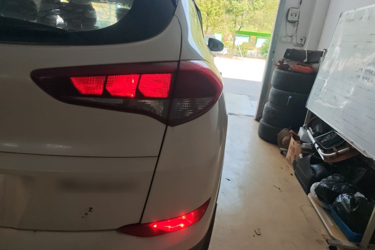 Hyundai Tucson (Imported) 2017 car image #8