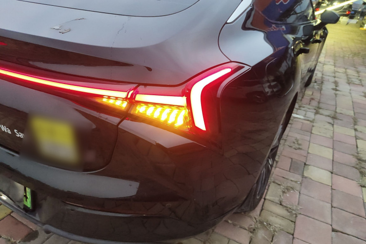 哪吒汽车 哪吒S 2024 汽车图片 #8