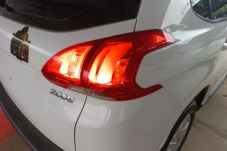 Peugeot 2008 2016 image de voiture #8