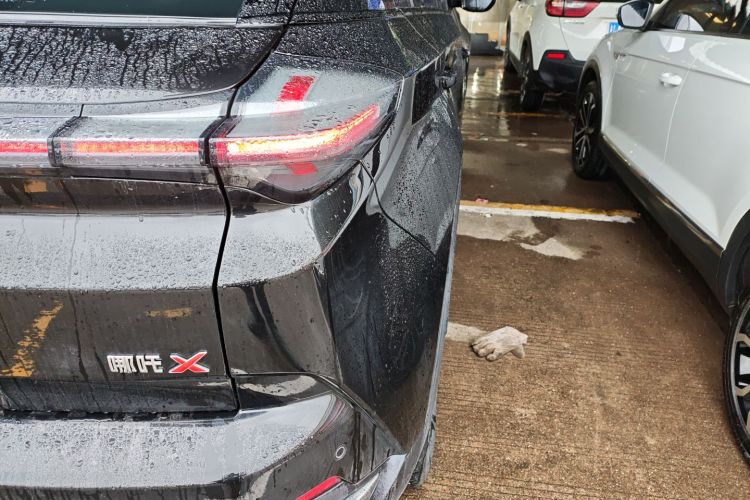 哪吒汽车 哪吒X 2023 汽车图片 #8