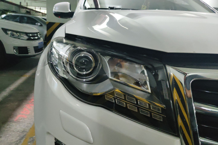 Haval H8 2015 car image #8