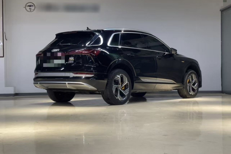 Audi e-tron 2023 #8 Audi e-tron 2023 car image #8