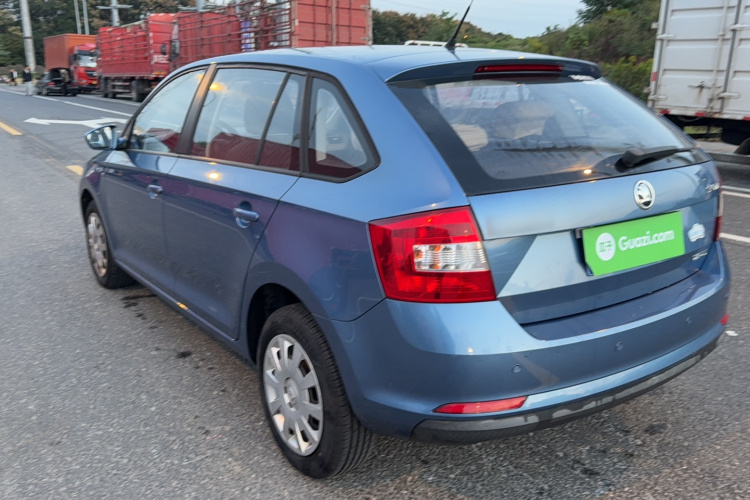 Skoda Rapid Spaceback 2016 car image #8