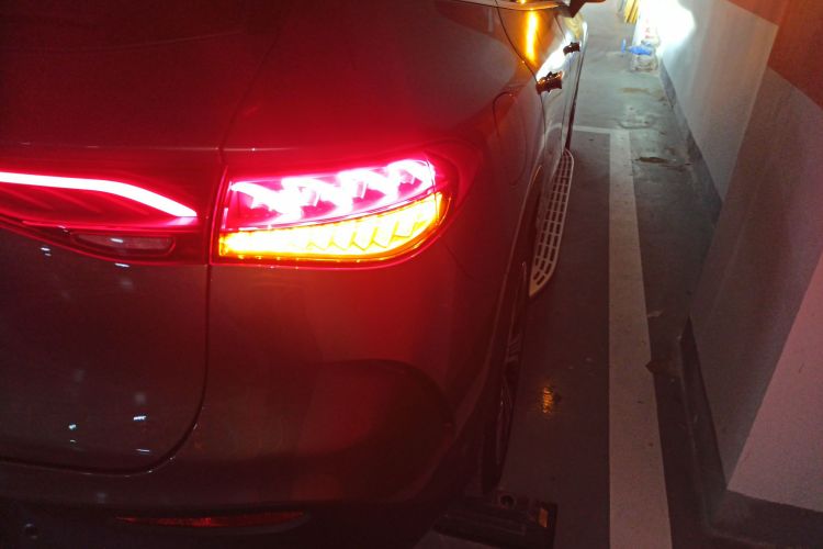 Mercedes-Benz EQE SUV 2023 immagine di auto #8