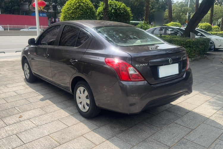 Nissan Sunny 2017 car image #8