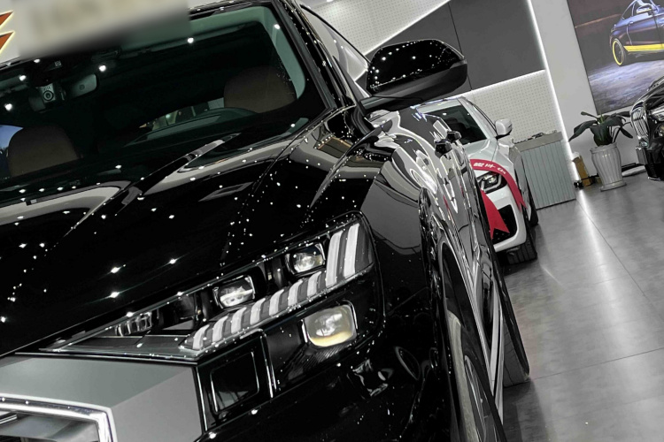 Audi Q8 2023 car image #8