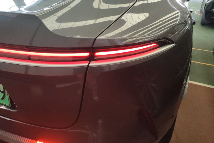 Avatr 11 2022 car image #8