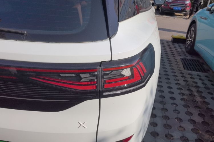 Volkswagen ID.6 X 2022 immagine di auto #8