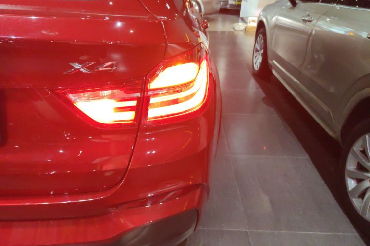 BMW X4 M40i 2018 #8 BMW X4 M40i 2018 car image #8