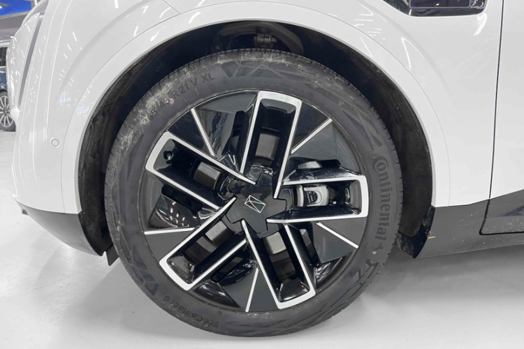 Avatr 11 2024 car image #8