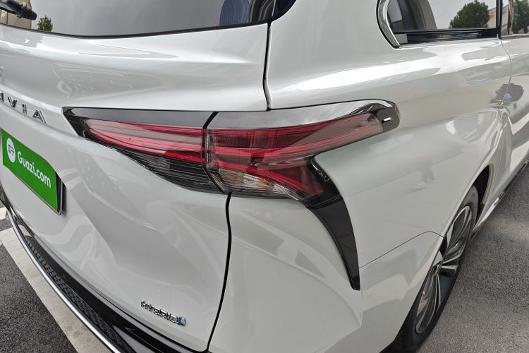 Toyota Granvia 2023 immagine di auto #8