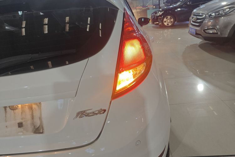 Ford Fiesta (Imported) 2016 immagine di auto #8