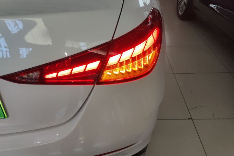 Mercedes-Benz C Class New Energy 2023 car image #8