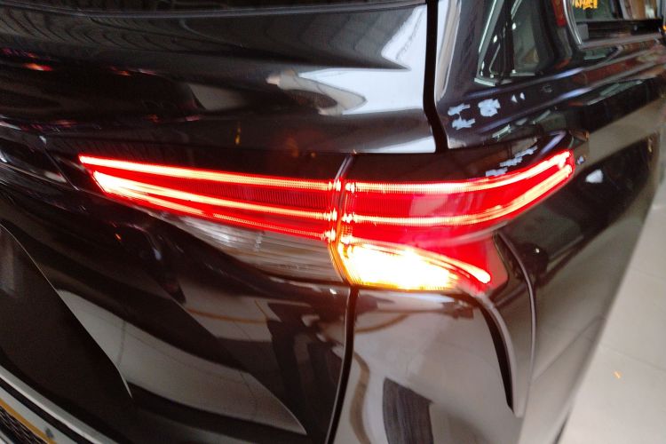 Toyota Granvia 2022 immagine di auto #8