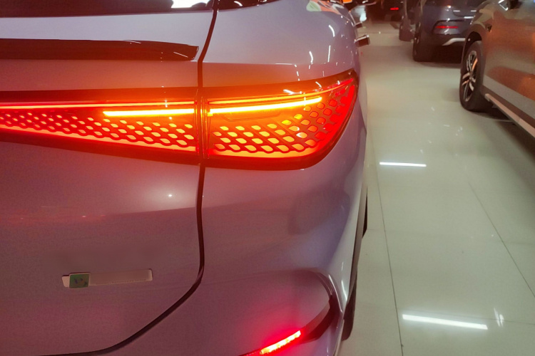 BYD Sea Lion 07 EV 2024 car image #8