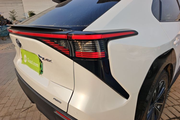 Toyota bZ4X 2022 immagine di auto #8