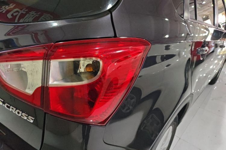 Suzuki S-Cross 2016 immagine di auto #8