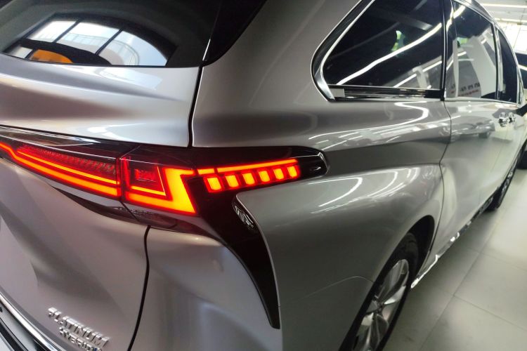 Toyota Sienna 2022 #8 Toyota Sienna 2022 car image #8