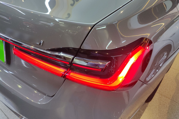 BMW M760Le 2021 car image #8