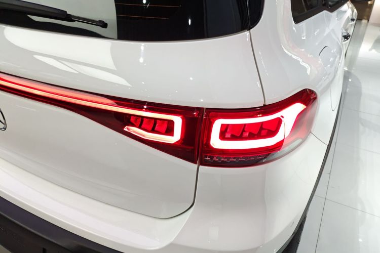 Mercedes-Benz EQB Class 2022 #8 Mercedes-Benz EQB Class 2022 car image #8