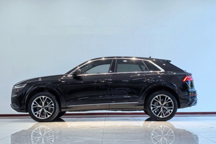 Audi Q8 2024 car image #8