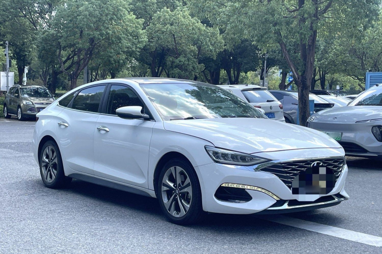 Hyundai Lafesta 2020 car image #8