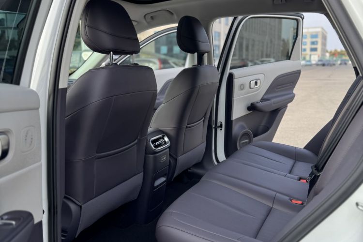 零跑汽车 零跑B10 2025 汽车图片 #8