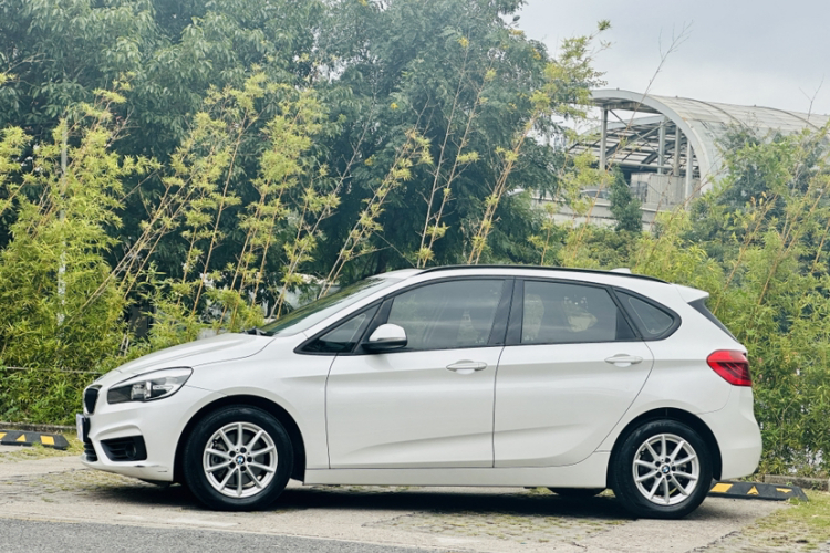 BMW 2 Series Tourer 2017 car image #8