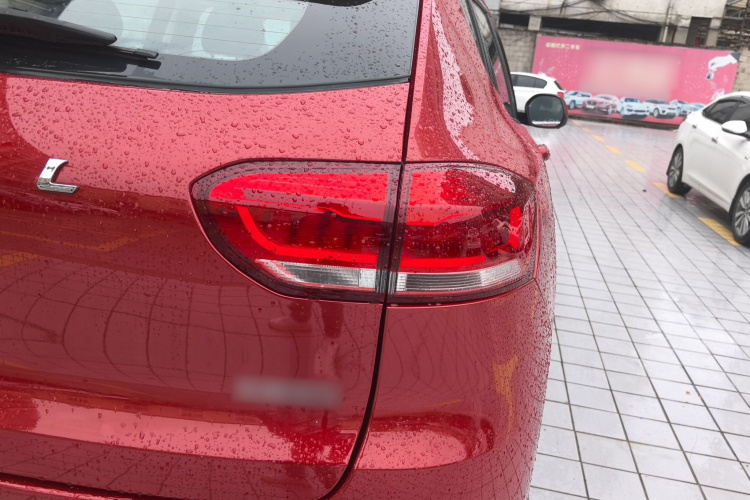 Haval H2s 2018 #8 Haval H2s 2018 car image #8