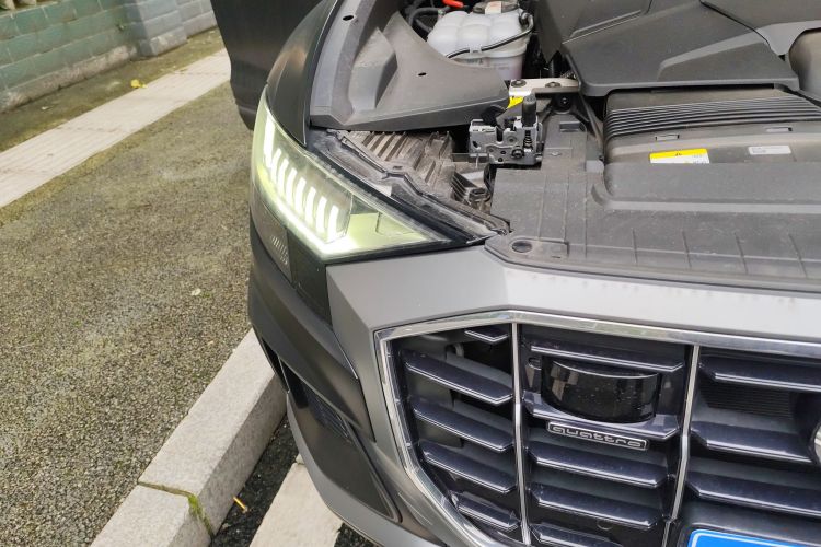 Audi Q8 2024 car image #8
