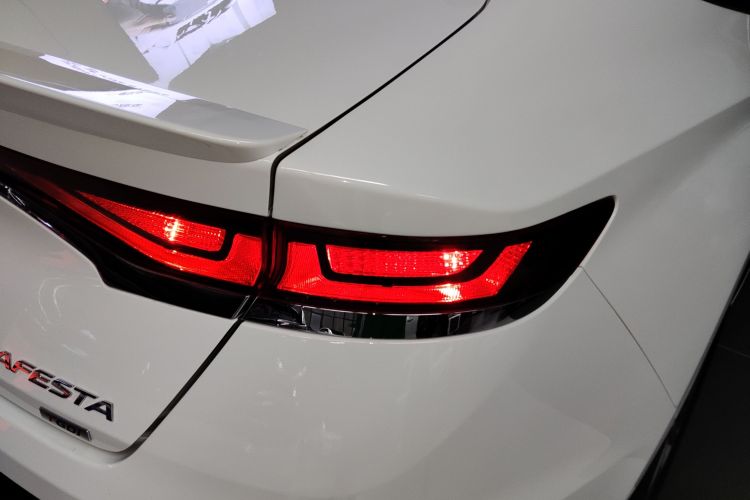 Hyundai Lafesta 2020 car image #8