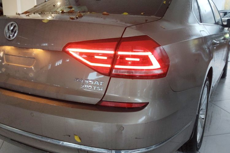Volkswagen Passat 2017 car image #8