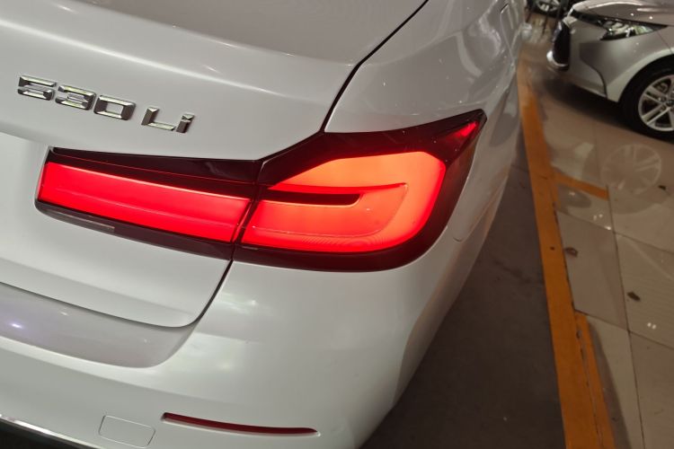 BMW 5 Series 2020 car image #8