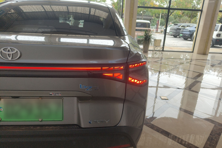 Toyota bZ3 2023 #8 Toyota bZ3 2023 immagine di auto #8