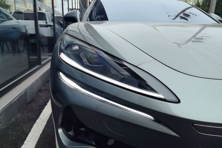 Denza Z9GT 2025 car image #8