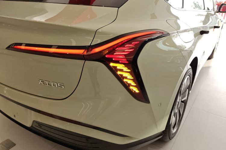 HongQi TianGong 05 2025 #8 HongQi TianGong 05 2025 car image #8