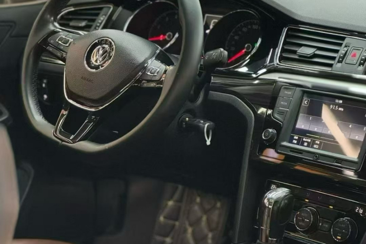 Volkswagen Lamando 2015 immagine di auto #8