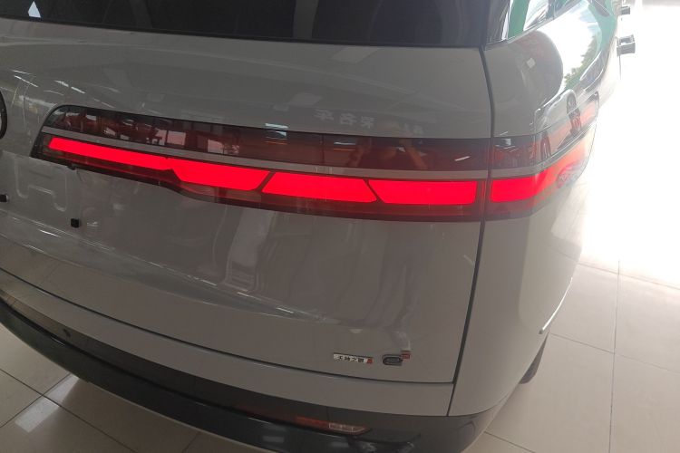 Denza N9 2025 car image #8