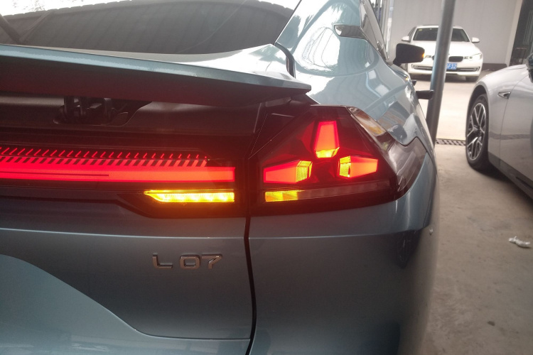 Deepal L07 2025 #8 Deepal L07 2025 car image #8