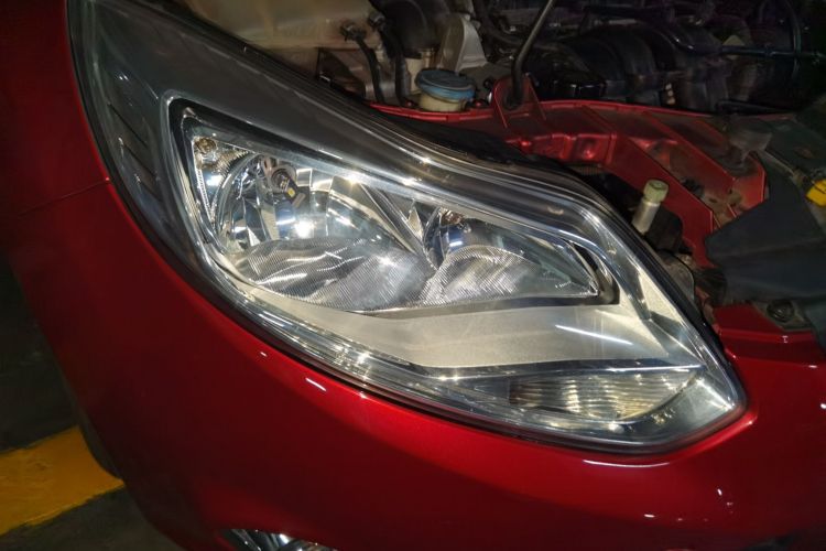 Ford Focus (Imported) 2015 #8 Ford Focus (Imported) 2015 car image #8